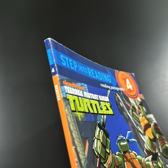 Teenage Mutant Ninja Turtles: Green Team! - A Step Into Reading Step 4 Book - Picture 8 of 9
